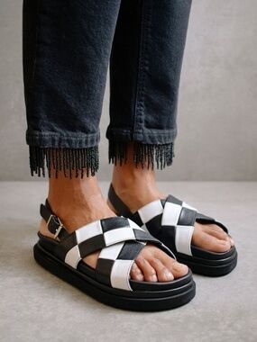ALOHAS Marshmallow Scacchi Sandal in Black & White